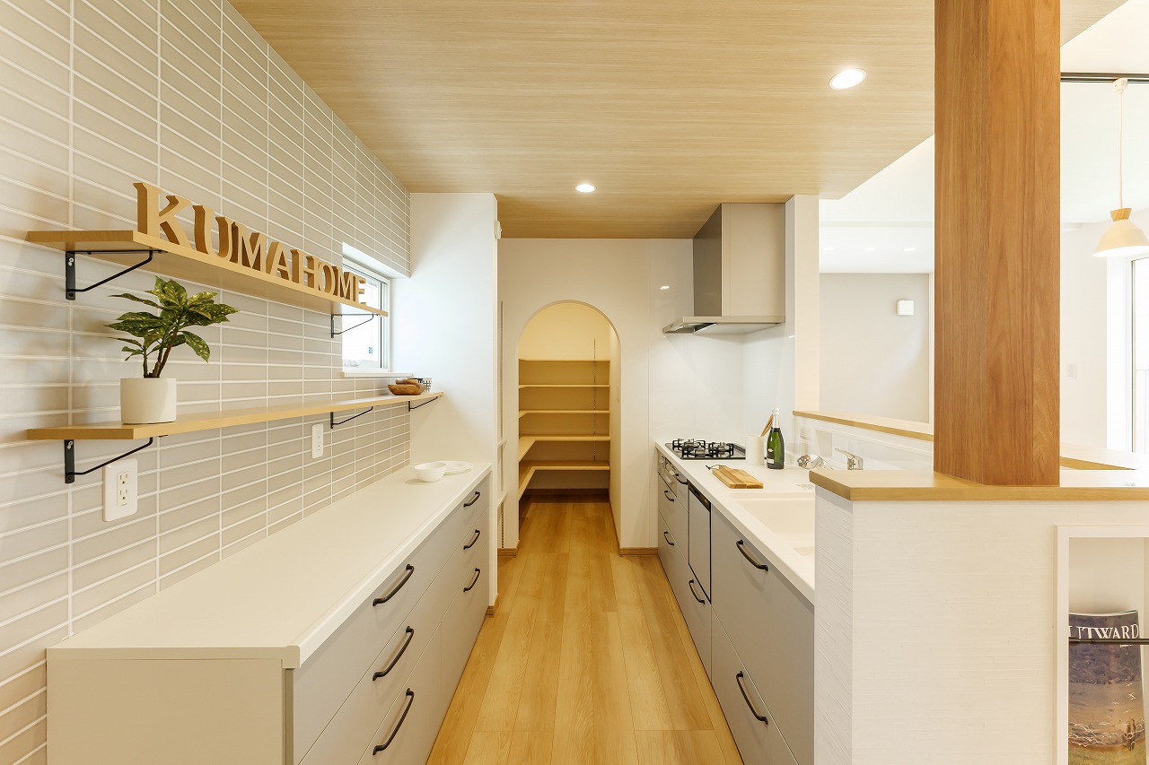 たっぷり収納できるパントリー付き